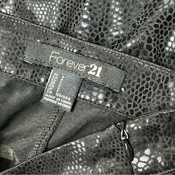 2/$10 | Forever 21 | Black Shiny Snakeskin | High Low Skirt | Size Small - Picture 7 of 8